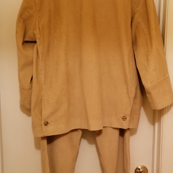 Harve' Benard Vintage Corduroy Suit (Jacket large/pants sz 12) - Picture 2 of 6